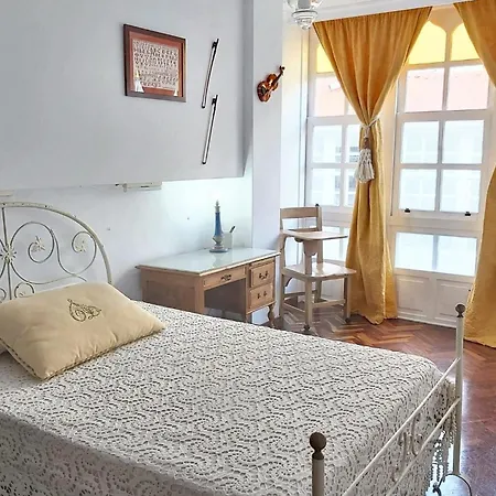 Дом отдыха Spacious House With Terrace And Balcony In Ла-Корунья