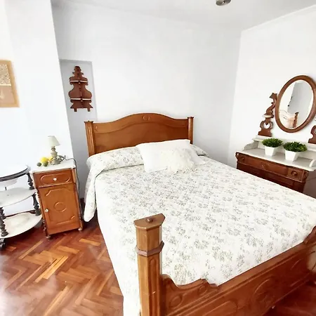 Дом отдыха Spacious House With Terrace And Balcony In *