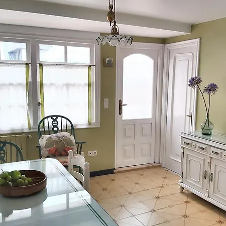 Дом отдыха Spacious House With Terrace And Balcony In Ла-Корунья
