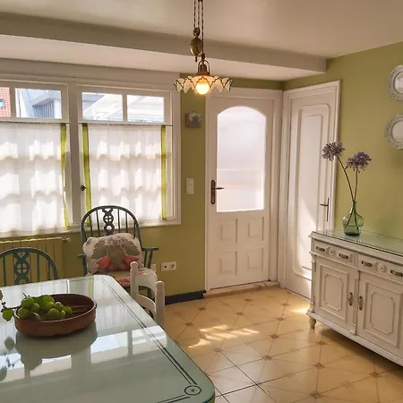 Дом отдыха Spacious House With Terrace And Balcony In Ла-Корунья