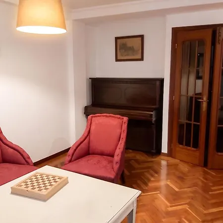 Дом отдыха Spacious House With Terrace And Balcony In *